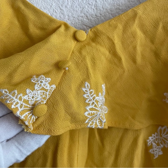 NWT Sadie & Sage Embroidered Cold Shoulder Dress - Picture 4 of 8